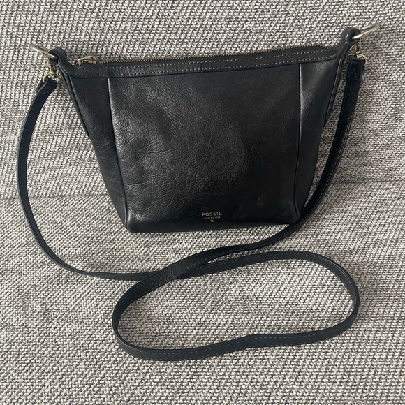 Fossil Black Leather Crossbody Bag with Adjustable Strap - Picture 11 of 16